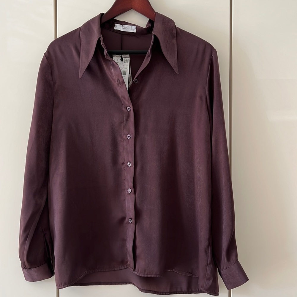 Brand new blouse from Mango.  100%polyester.